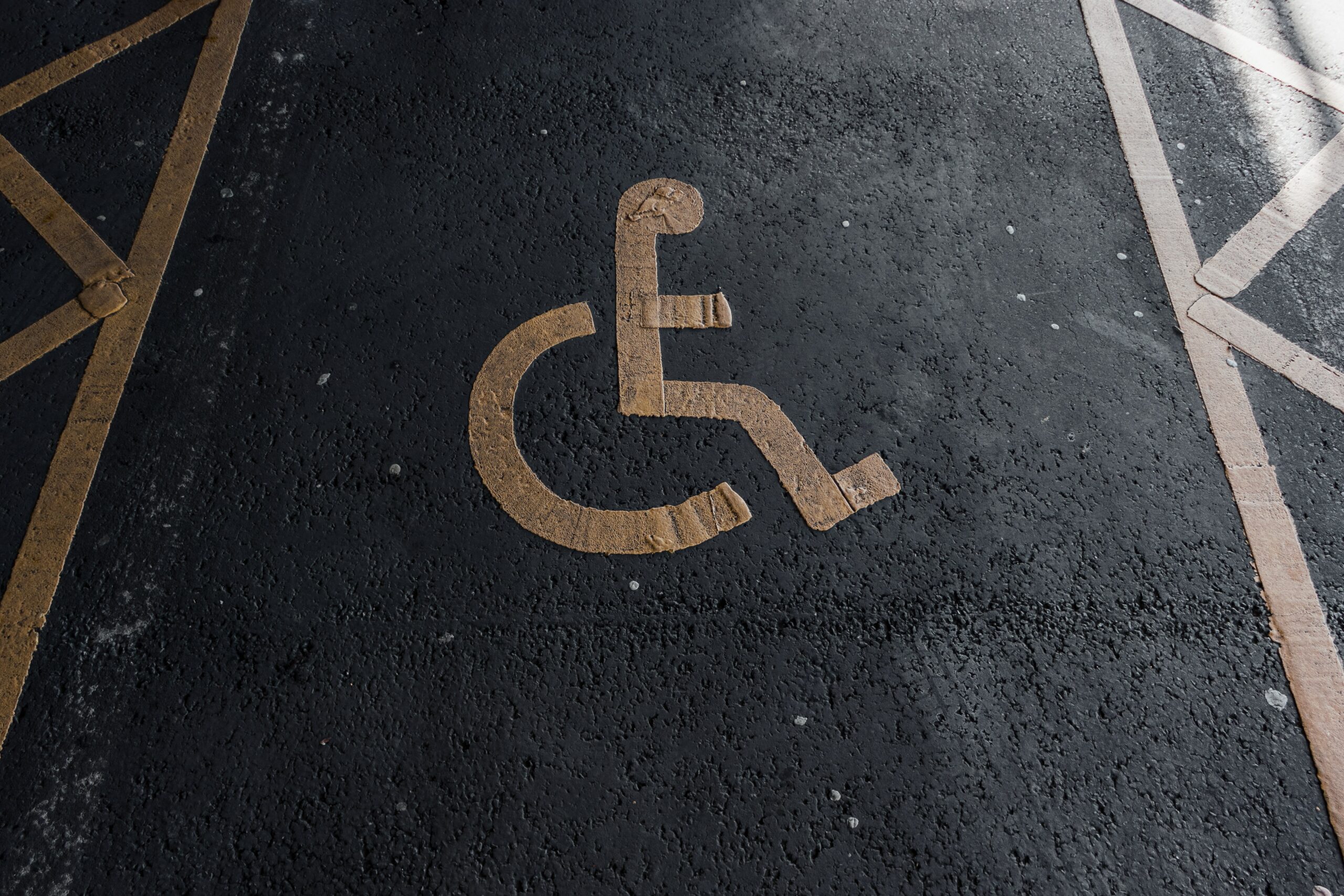 Accessible parking spot. ragam-disabilitas-yang-perlu-kamu-ketahui.